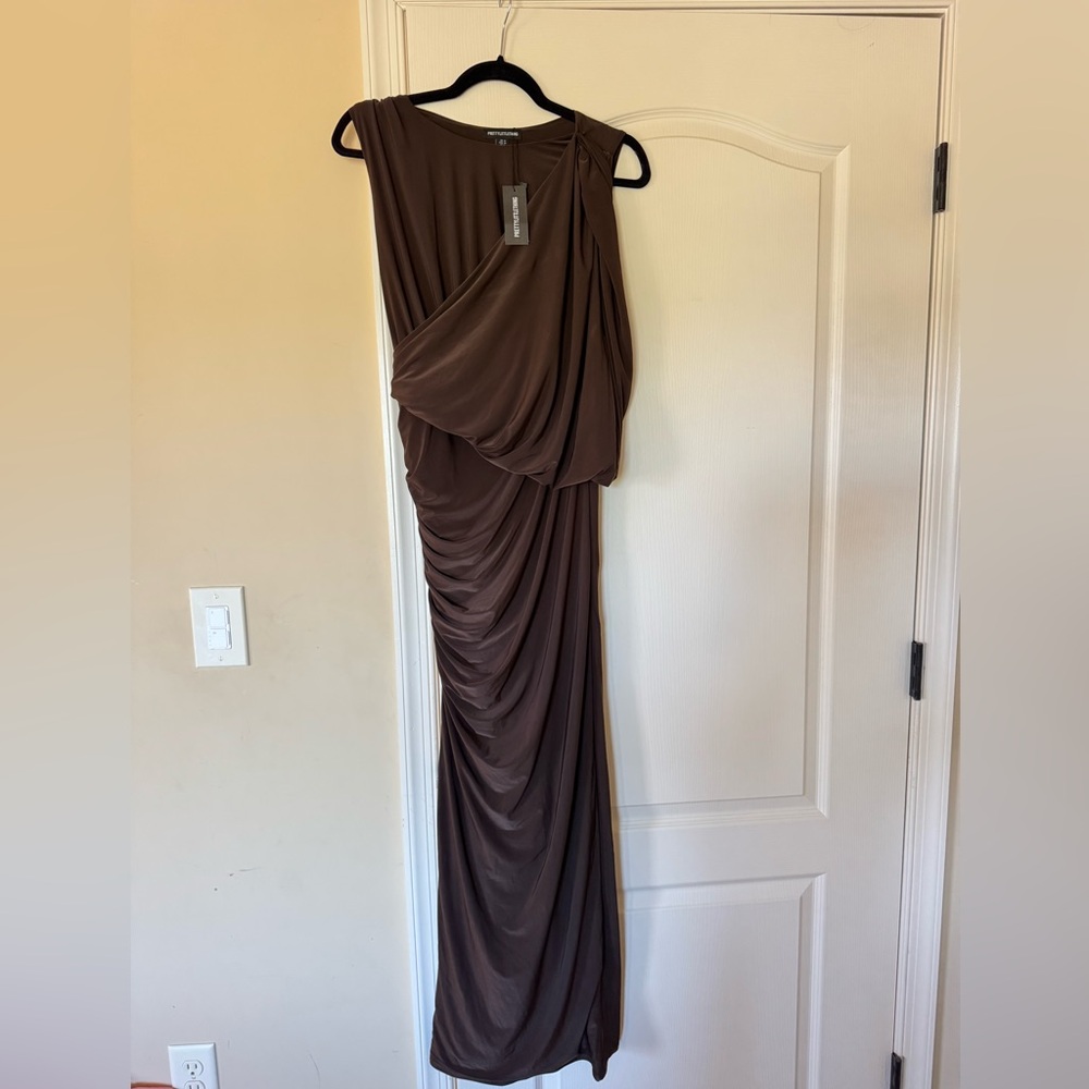 PrettyLittleThing Elegant Brown Draped Women's Dress
Size 6
Never worn